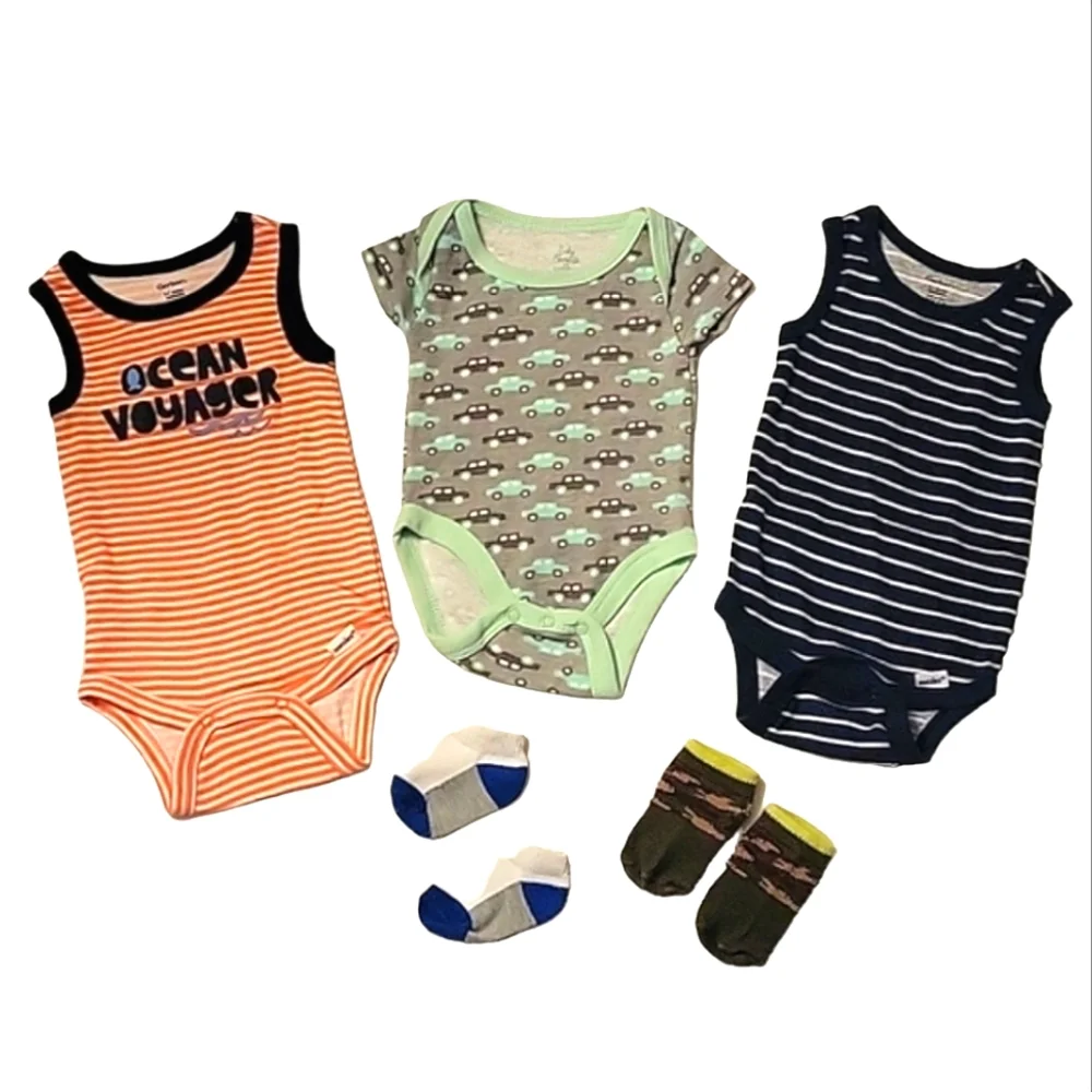 Gerber 7 Piece Infant Onesie Bodysuit & Sock Bundle